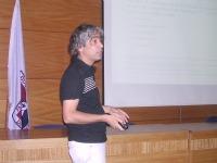 Dr. Gonzalo Rojas, académico del Departamento de Patología, expositor de la Jornada.