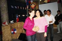 Dra. Andrea Maturana, ganadora del concurso de Karaoke