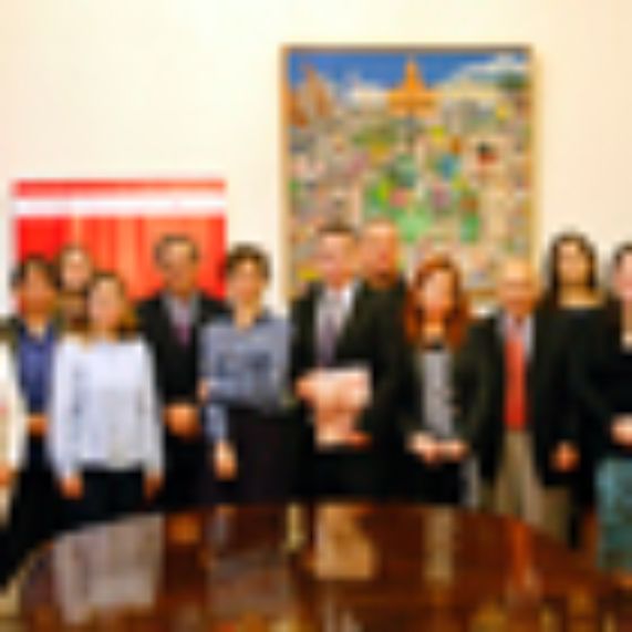 Odontología U Chile firmó convenio con Municipalidad de Santiago