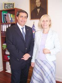 Decano Jorge Gamonal y DRa. María Eugenia Valle, Presidenta del Colegio de Cirujano Dentistas de Chile