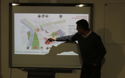 Para el Decano Manuel Amaya, en tanto, la sociabilización del proyecto con profesionales de la categoría de Miguel Lawner y Hugo Gaggero representa el "cierre simbólico de un ciclo".