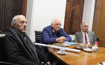 Para el Decano Manuel Amaya, en tanto, la sociabilización del proyecto con profesionales de la categoría de Miguel Lawner y Hugo Gaggero representa el "cierre simbólico de un ciclo".