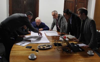El arquitecto Miguel Lawner valoró ampliamente la iniciativa emprendida por la FAU, la que calificó de "muy inteligente".