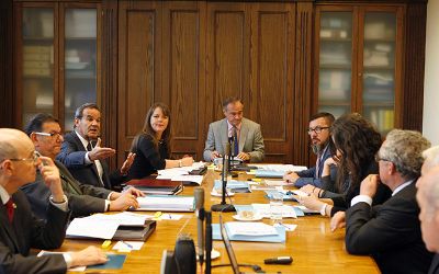 Rector Vivaldi expuso ante Comisión de Educación del Senado