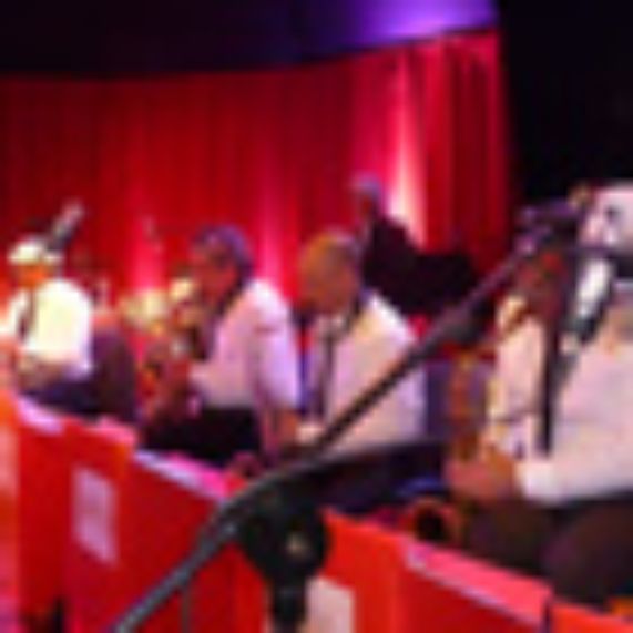 Orquesta Huambaly deslumbra en su  reencuentro con los escenarios