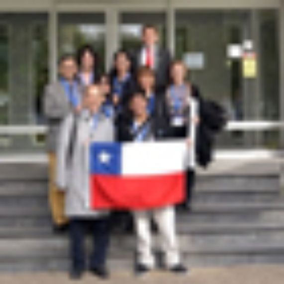 Odontólogos U. Chile expusieron en Encuentro de Educación en Letonia
