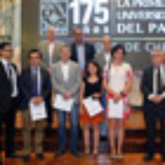 Investigadores de Odontología reconocidos por la U. de Chile