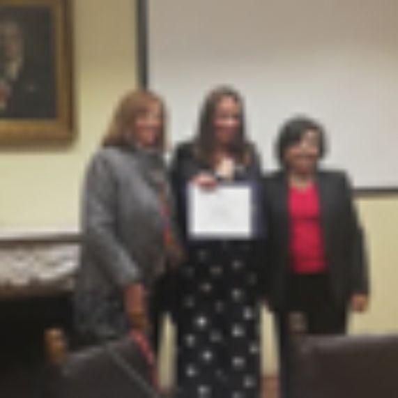 Dra. Paula Lima recibe Premio Investigadora Joven Adelina Gutiérrez