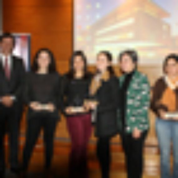 3 estudiantes y una docente obtienen Beca Santander
