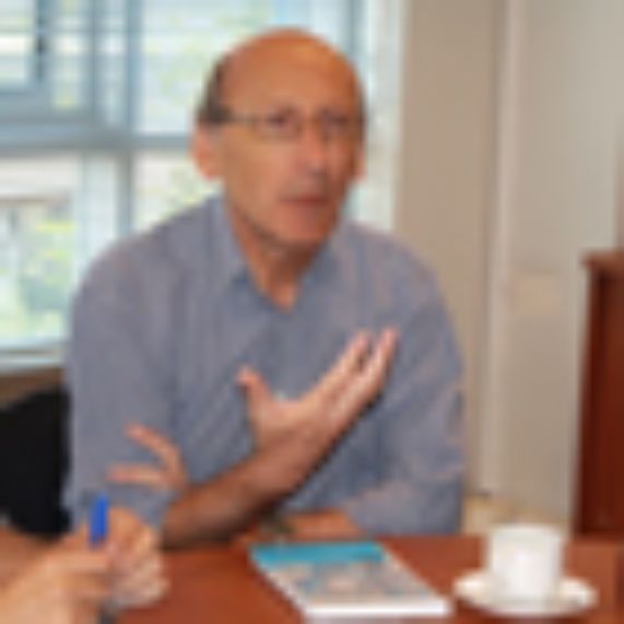 Prof. Francisco Brieva visita a Consejo de Facultad