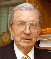 Prof. Dr. Luis Ciocca Gómez, académcio del Departamento de Patología de la Facultad de Odontología